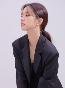 韩国女艺人李惠利经纪公司官网发布最新资料图片