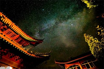李白《夜宿山寺》:天上文星数百万,遇我诗仙亦低眉~