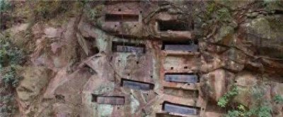 “悬棺之谜”难倒考古界,专家拿出40万求解,最后老农一语道破