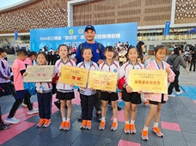 昆明高新一小海源校区学生跳绳赛夺4金3银3铜