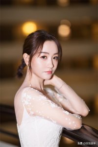 40岁的杨蓉像20岁的小姑娘,娇羞的脸蛋,傲人的身材,真叫人心动