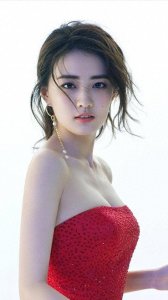 28岁徐璐写真大赏,身材饱满性感,越来越有成熟韵味了