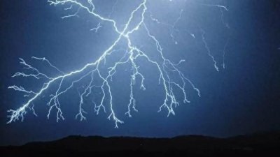 闪电很常见,那黑色闪电见过吗?听都没听过吧?其实它真的存在