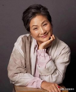 悼念!“华夫人”郑佩佩离世,儿时的记忆被一个一个带走,可叹!