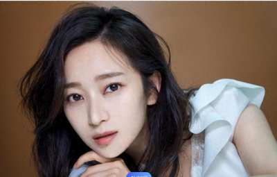 王治郅与90后爱妻甜蜜照流出,相差13岁仍恩爱,结婚五年合体罕见