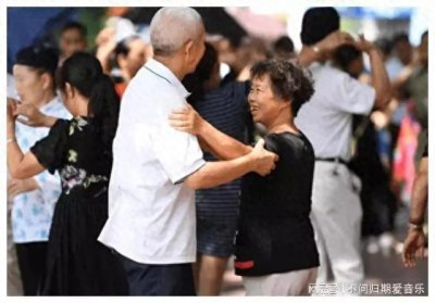 65岁李阿姨 性开放、爱自由,儿孙不理解也无所谓