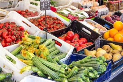 卖菜赚钱吗?菜市场利润到底有多大?摊主:累,买房不成问题