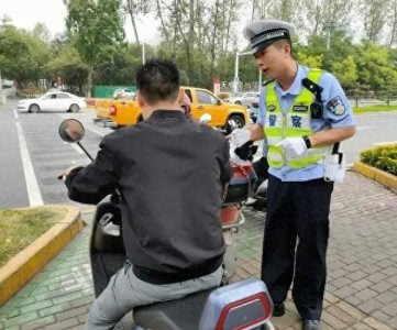 9月起,电动车“新规定”实施,包括两轮、三轮、四轮车上路