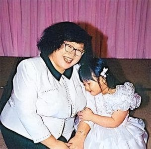 35年过去了,郑少秋终于遭到报应,原配沈殿霞现在可以瞑目了