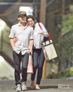 藤原纪香二婚嫁黑崎娘娘