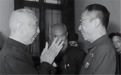 三十七年后 鹿钟麟见到溥仪告诉他:景山没有大炮 那是吓唬你的